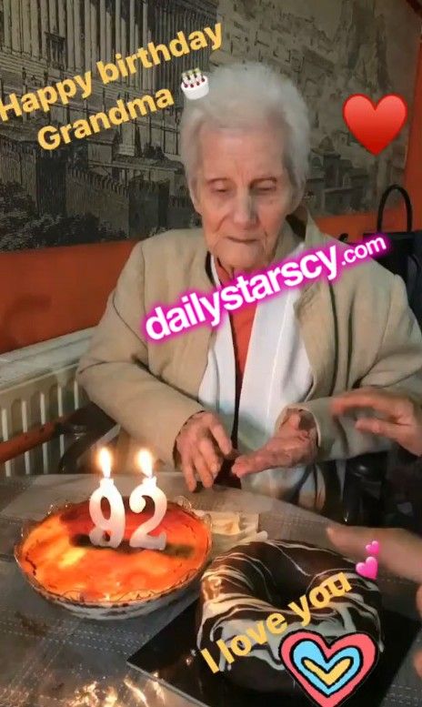 Τι γλυκό: Επώνυμη Κύπρια έκανε πάρτυ γενεθλίων στην 92 χρονών γιαγιά της μαζί με τον σύντροφο της!